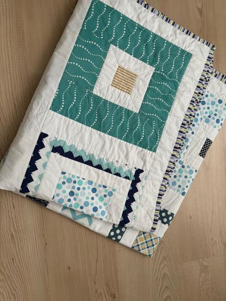 Obojstranny patchwork prehoz na detsku postel, 