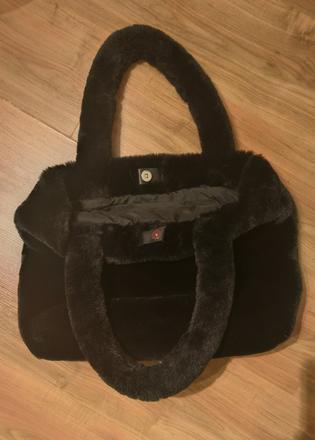 Predám čiernu huňatú tašku, h&m