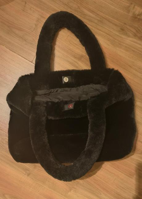 Predám čiernu huňatú tašku, h&m