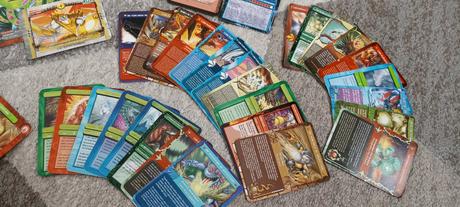 Kartičky gormiti 81ks + kovová známka,