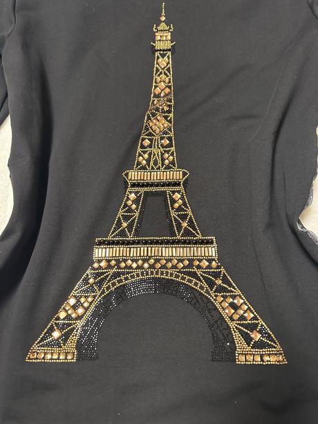 Športové minišaty s eiffelovou vežou,