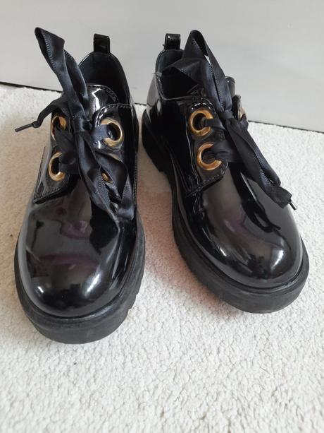 Cierne lakovky 31, reserved,31