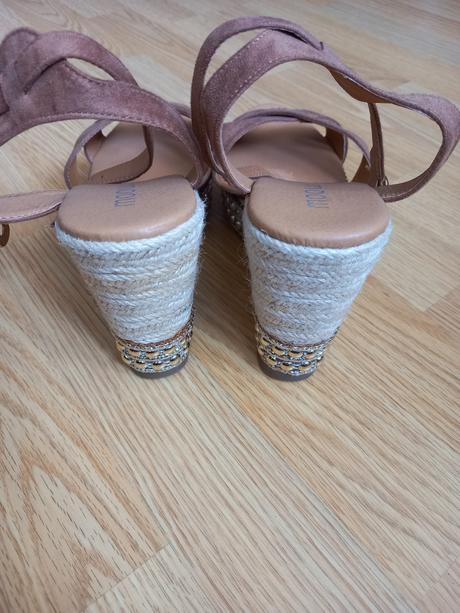 Sandálky na platforme, 39