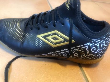 Halovky, umbro,37