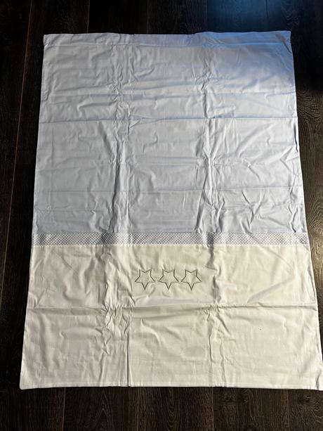 Mantinel okolo postielky modry,