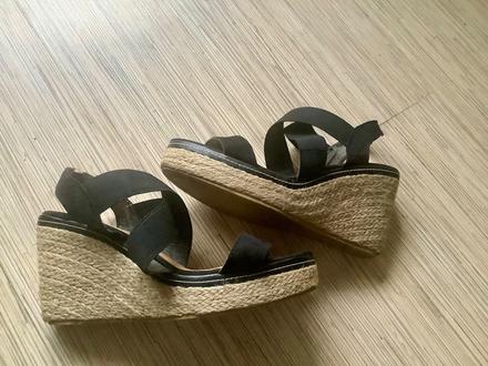 Sandalky, 38