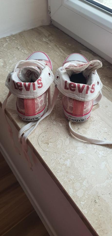 Levis, levis,28