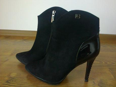 Čierne kotníky, 40