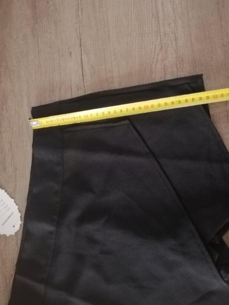 Asymetrické kraťasy velkost l, l