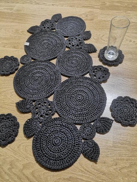 Hackovaný hand made obrus, 