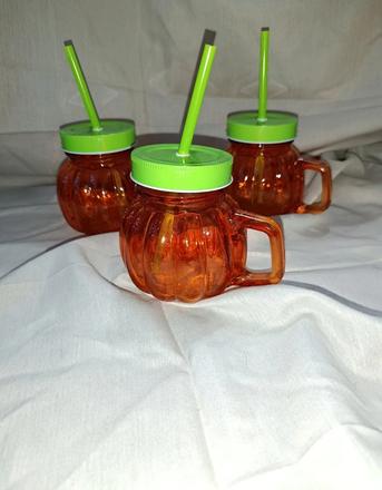 Poháre so slamkou tekvica, 