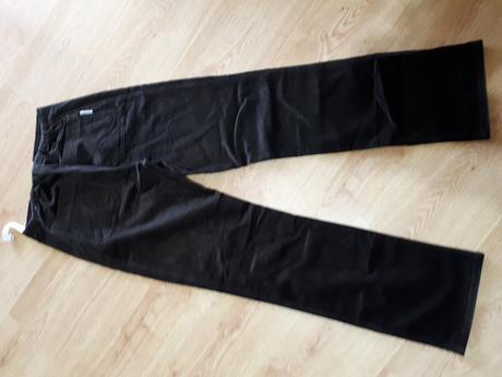 Tehotenské nohavice, 36