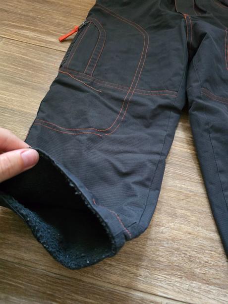 Nohavice č.104, 104