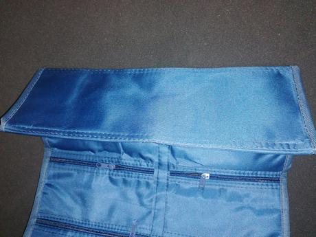 Pevná taška s vreckami,