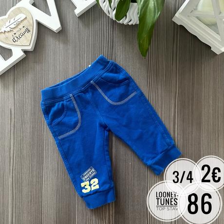 Trojštvrťové tepláky, 86