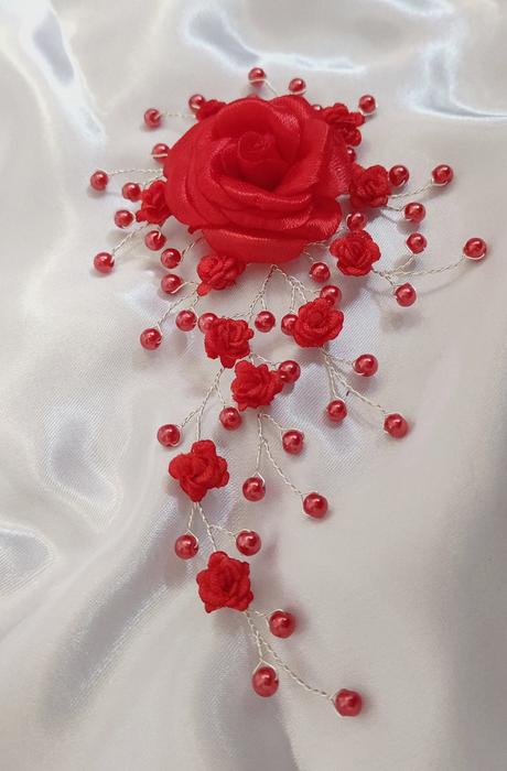 Ružička v objatí gypsomiliek a koráliek, 