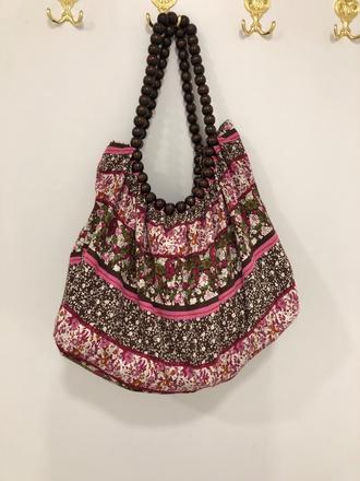 Platena taška s korálkovými rúčkami,