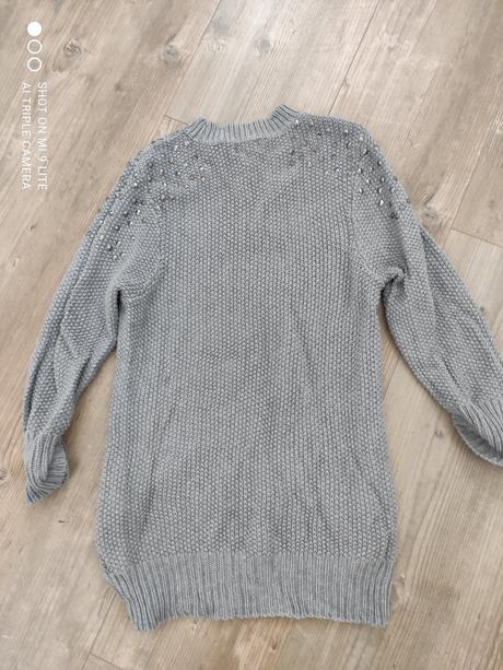 Šedý puover s vybijanim, m