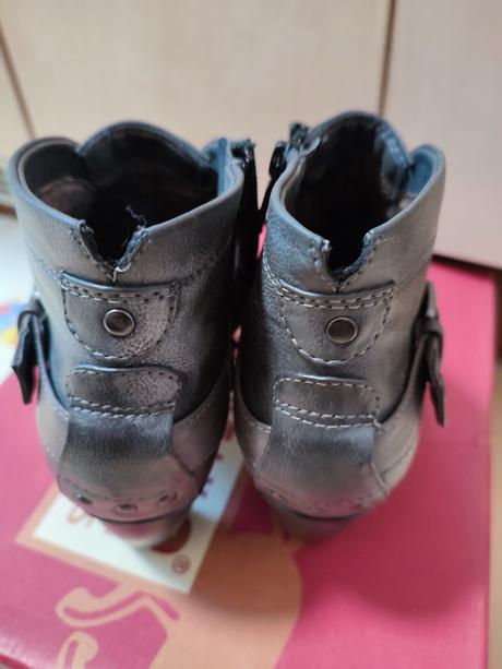 Raz obute mustang c.37, mustang,37