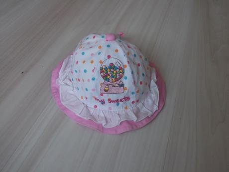 Klobučik na gumičku, 68