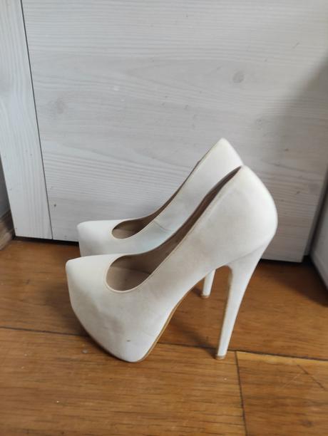 Lodičky bežove, 37