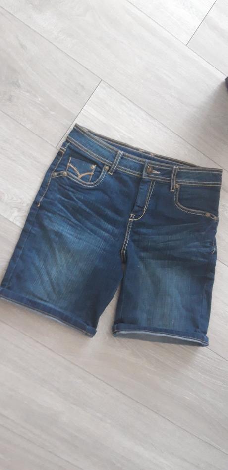 Bermudy 36, yessica,34