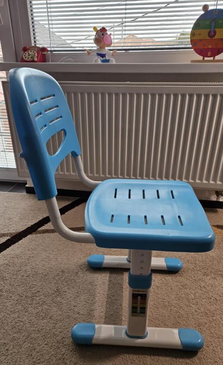 Detsky vyskovo nastavitelny pisaci stol + stolicka,