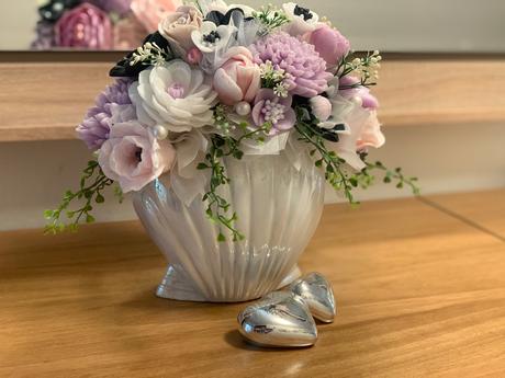 Mydlova kytica v mušli keramika, 