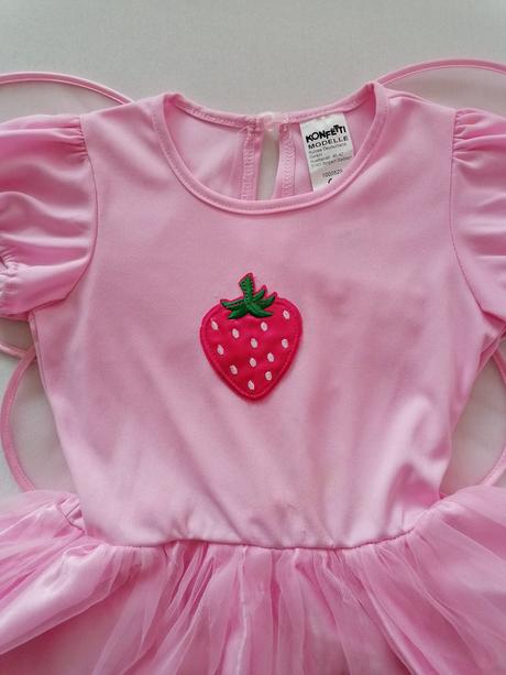 Kostym vila jahodka s krídlami,