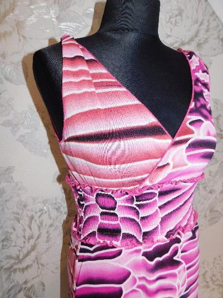 Luxusne pekne saty, xs