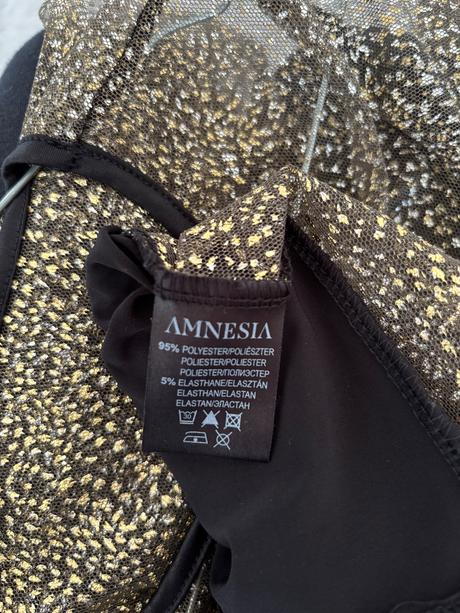 Elegantný top zn. amnesia, s