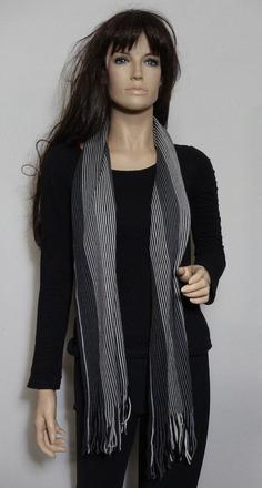 Šedo biely vlnený šál, l