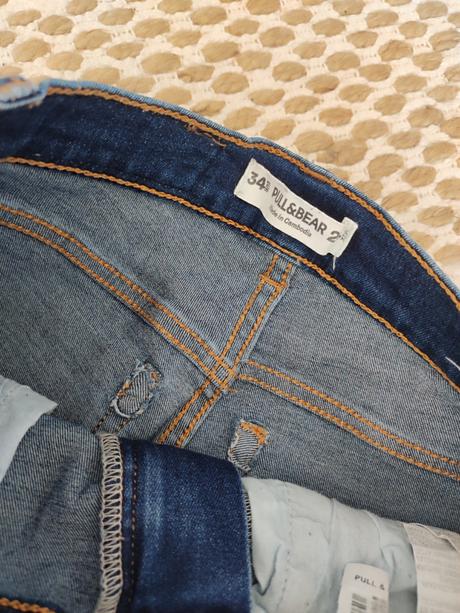 Strečové slim rifle s vysokým pásom, pull&bear,xs