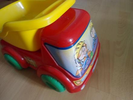 Velke plastove auto, 