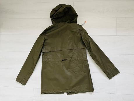 Tenka vetrovka, prsiplast, s