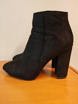 Kotníčky 38 , top, krásne len1,2 x obuté v kancli, 38