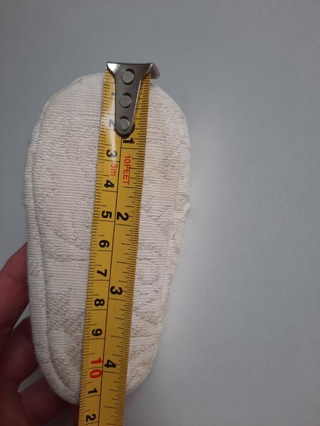 Luxusné capačky, topánočky zn. escada, <17