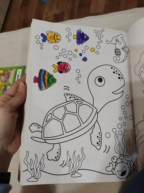 Mega omaľovánky a macko pusik, 