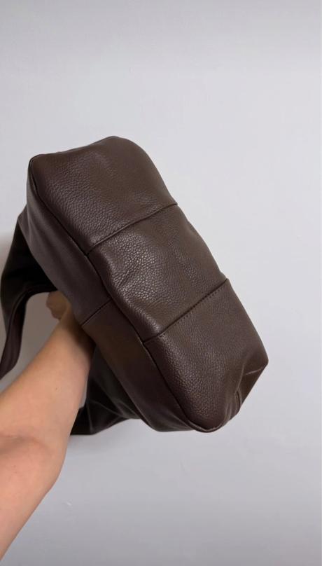 Tmavohnedá kabelka z pravej kože, 