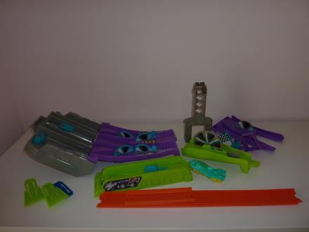 Hot wheels split speeders dráha,