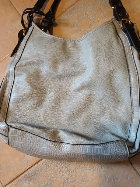 Väčšia kabela, river island