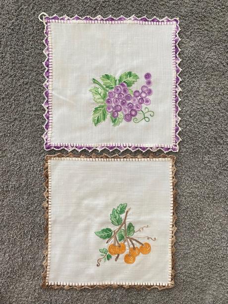 Vysivane retro obrusky ovocie, 