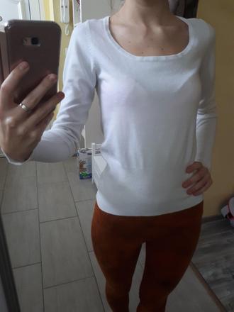 Biely dámsky svetrík, s