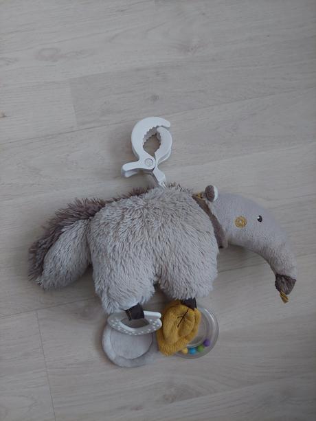 Závesná hračka mravčiar, 