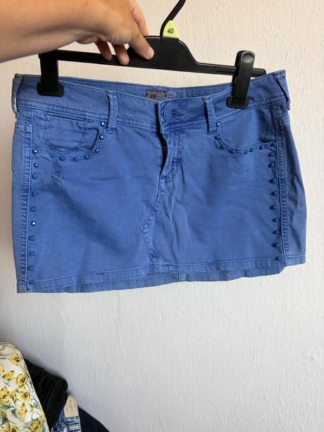 Berska krasna modra minisukna s ozdobnymi cvokmi r, bershka,38