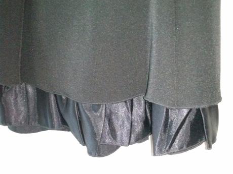 Čierny vzorovaný kostým so suknou, l