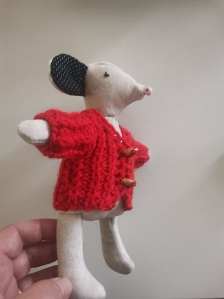 Mysicka a oblecenie uz s poštou,