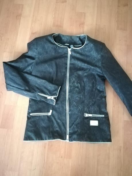 Prechodná bunda, 36