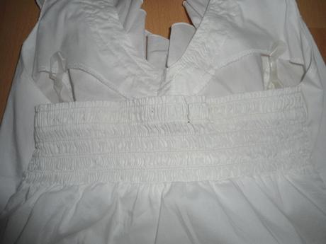 Biely top okolo krku, s