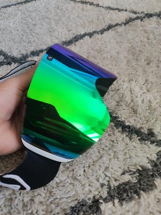 Lyžiarske / snowboardové okuliare,